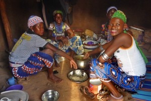 Voyage au Bénin - 4 femmes Peulhs dans leur case