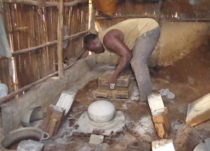 Voyage équitable Bénin - Fabricant de marmites