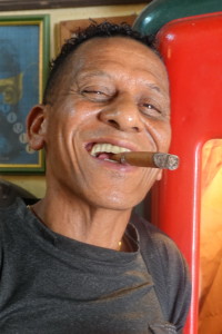 Tourisme solidaire Cuba - Fumeur de cigares