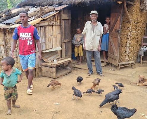 voyage solidaire Mada - une famille bénéficiaire